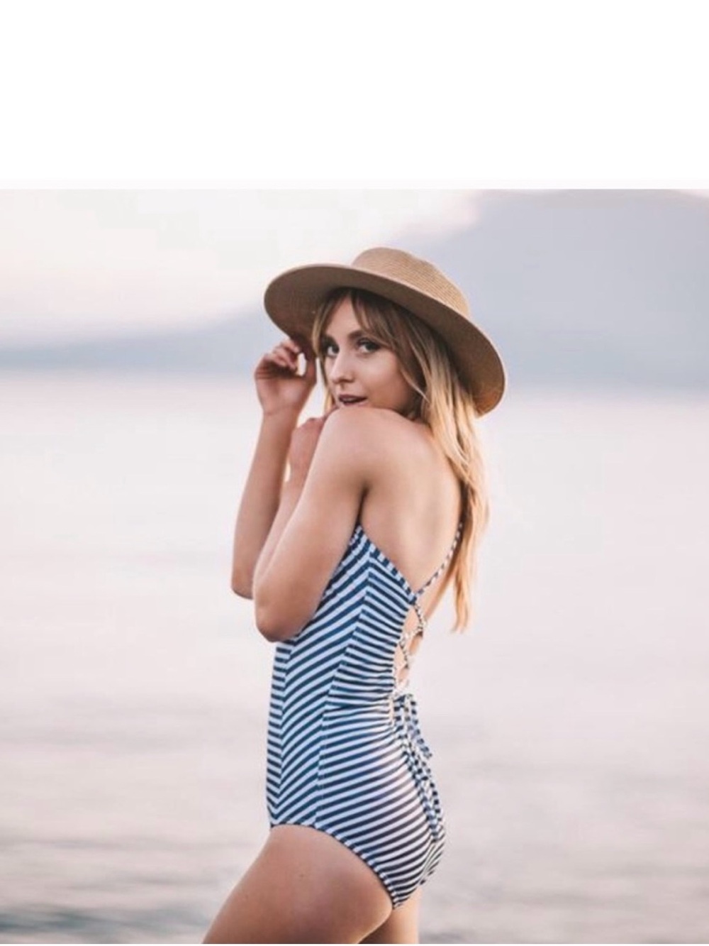 Albion The Weekender One-Piece - SIZE SMALL - Picture 4 of 12
